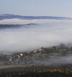 Krásný ale obávaný mlžný jazyk tekoucí od Mikulovic přes Horu Svaté Kateřiny až po Olbernhau